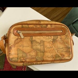 Alviero martini made in Italy leather maps purse